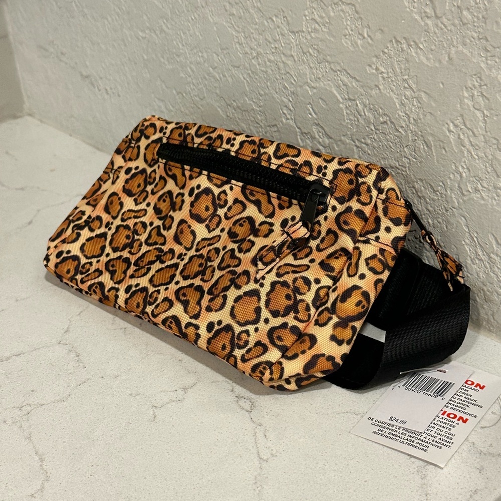 Disney Parks Animal Kingdom Leopard Mickey fanny pack